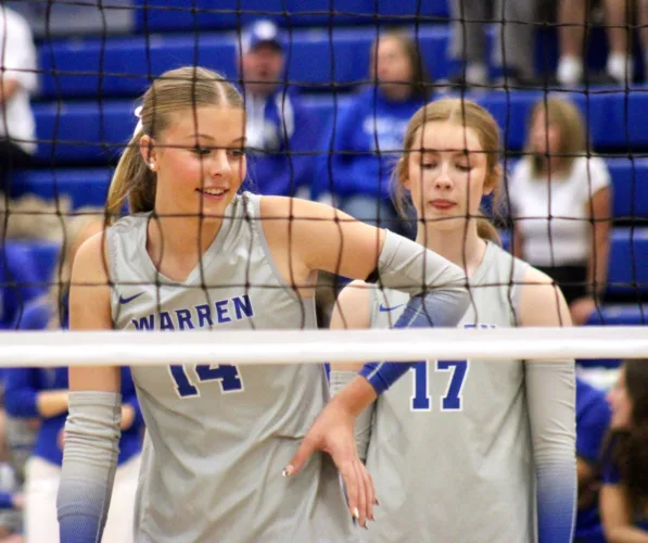 Warren volleyball makes statement to begin postseason
